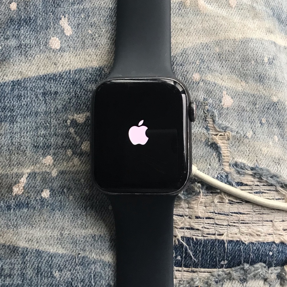 Apple Watch SE (2022) (GPS + Cellular, 44mm) - Midnight Aluminum